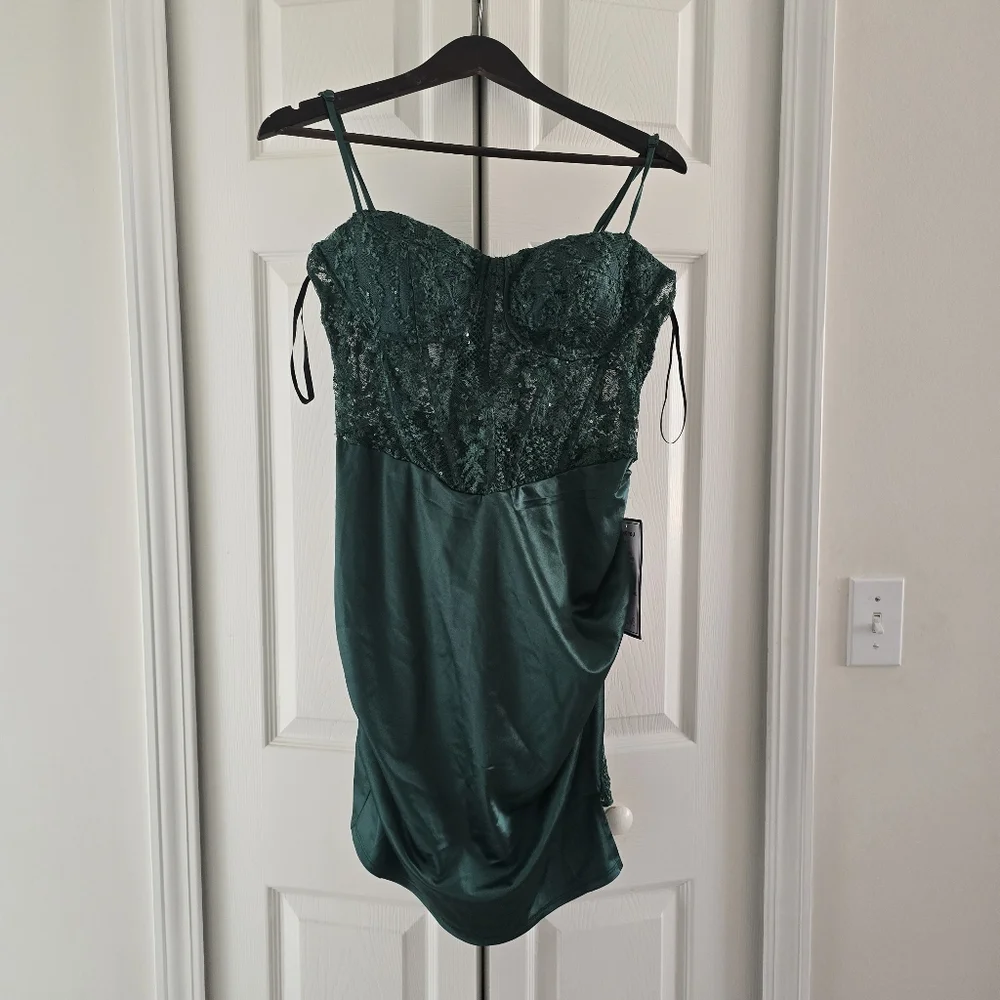 B DarlinJuniors' Sequined Lace Bustier Bodycon Dress Size 15 / 16 - Picture 2 of 8